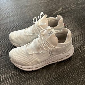 White nova oncloud women’s shoe